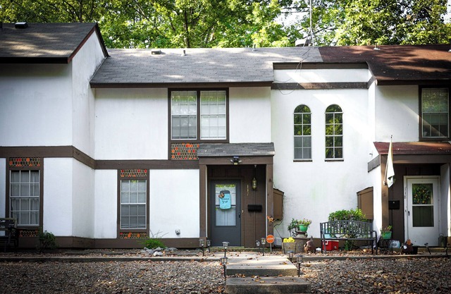 Cheerful and Charming 2-bedroom condo in peaceful Hot Springs Village!