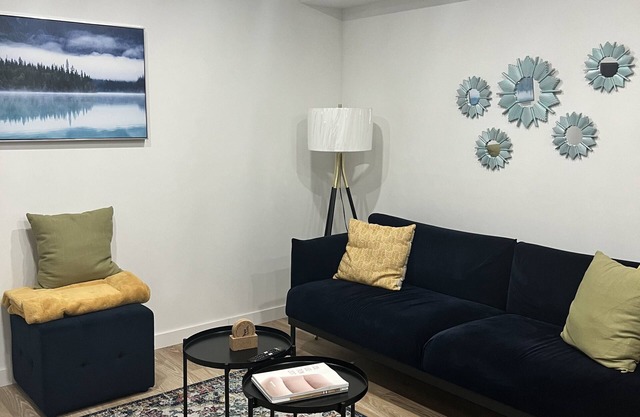 Cheerful and cozy 1 bedroom basement apartment