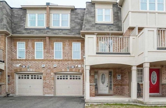 Cheerful and Cozy 2 Bedroom 2 Bathroom Townhouse