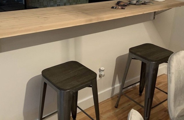 Cheerful and Renovated 5 Bedroom Home