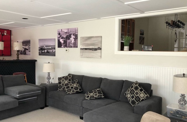 Cheerful and Renovated 5 Bedroom Home