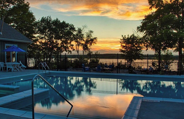 Cheerful cottage on East Lake resort with pool