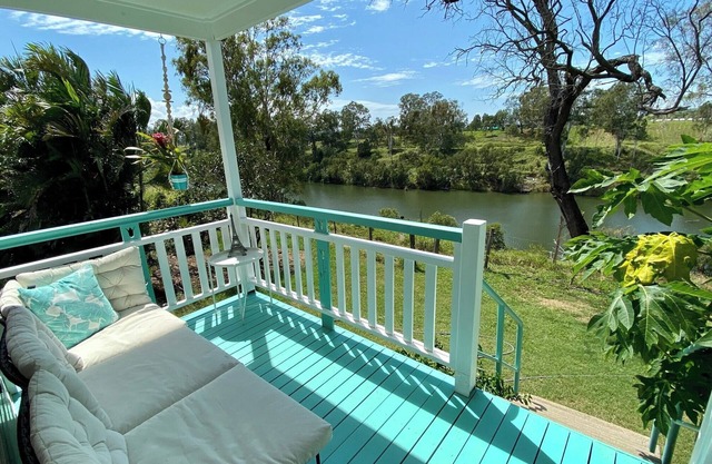 Cheerful cottage with STUNNING river views + access to water activities!