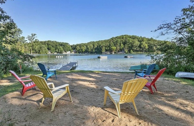 Cheerful Emerald Lake Cottage-3 bedroom, 2 bath