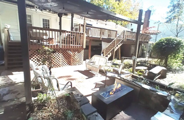 Casa moderna de 3BR en Raleigh con jardín estacional, fuegos y terrazas
