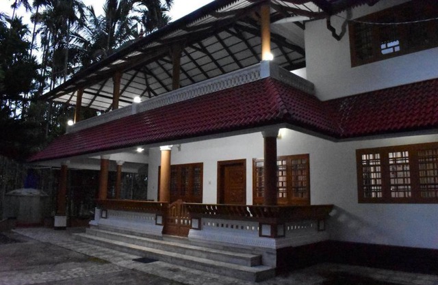 Cheerful four bedroom villa with a patio in Waynad