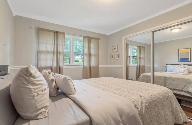 Cheerful Four Bedroom Home, Close to Downtown Raleigh, Big Backyard!