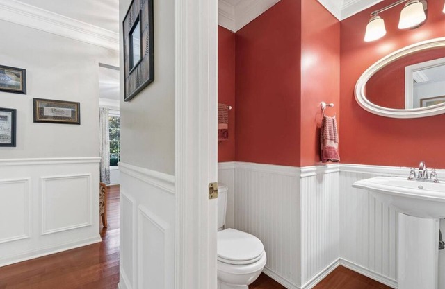 Cheerful home. Heated pool, Hot tub.