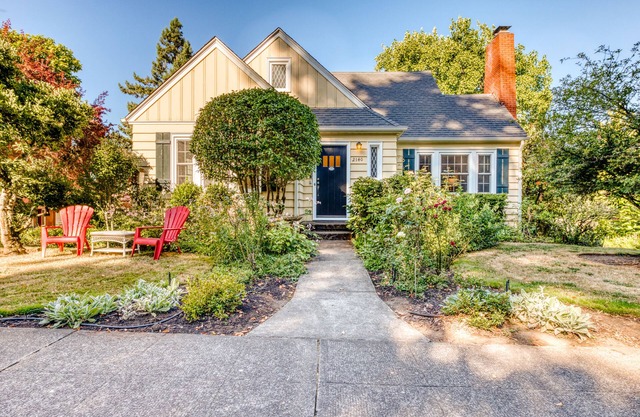 Hogar alegre con patio y patio - a pie de parques, senderos y Hayward Field.