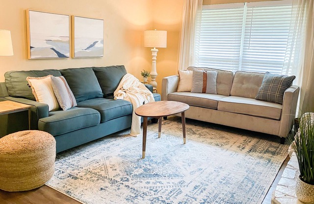 Cheerful Midtown Home near USM & Hospital-Sleeps 8