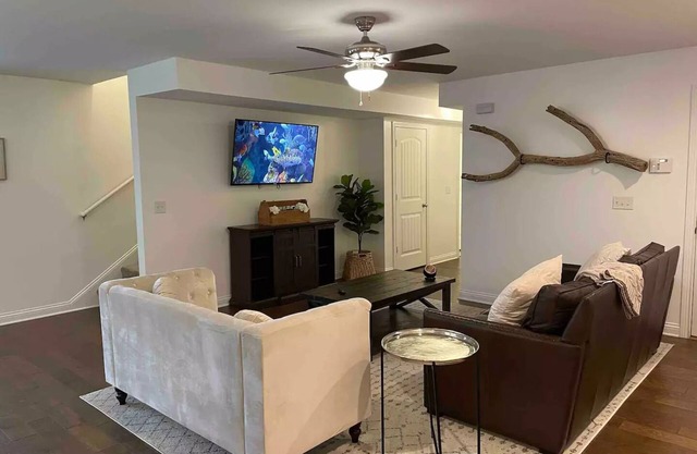 Cheerful Three-Bedroom Residential Home