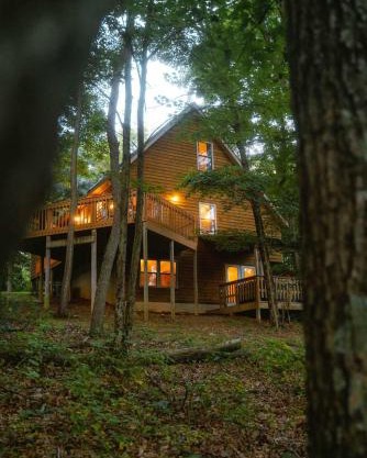 Cheerful Two Bdrm Cabin with Hot Tub & Pet Friendly