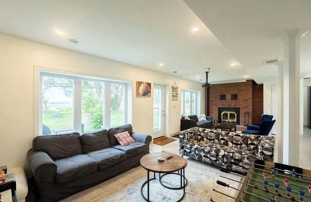 Cheerful Water Front 5-Bedroom with Fireplace
