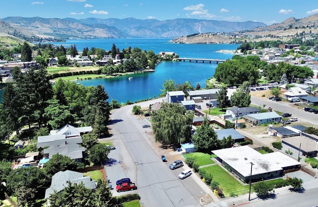 Casa familiar grande, paseo a pie a Chelan, bañera de hidromasaje, cerca del parque / lago