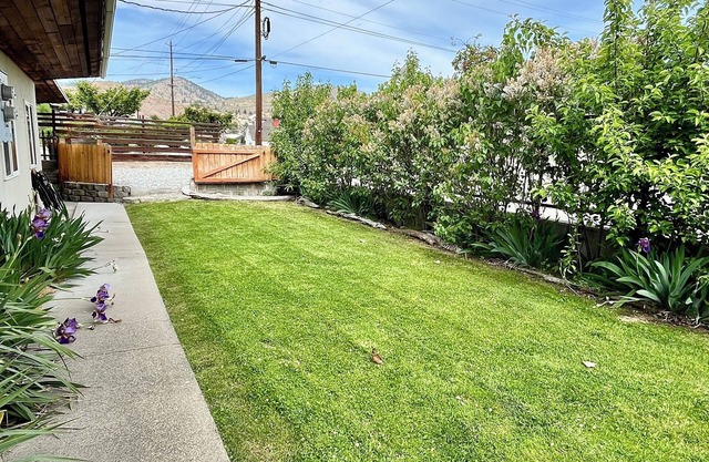 Chelan Cozy Getaway: Pet-Friendly, Downtown, WIFI, Steps to Riverwalk Park
