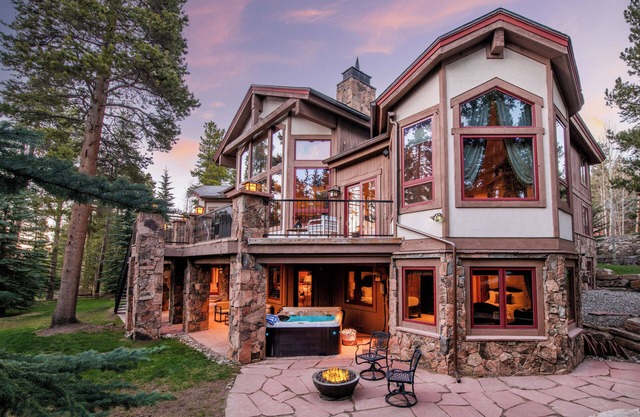 Cherry Ridge by AvantStay | Incredible Mountain Mansion w/ Game Room, Hot Tub