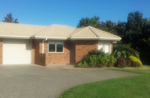 Cherry Tree Lane Accommodation, Quiet location bordered by farmland.