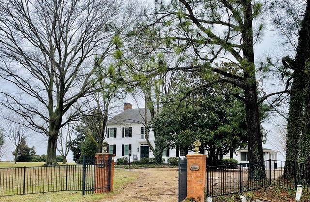 Chesapeake Bay-front Estate minutes to Irvington, Kilmarnock and Whitestone