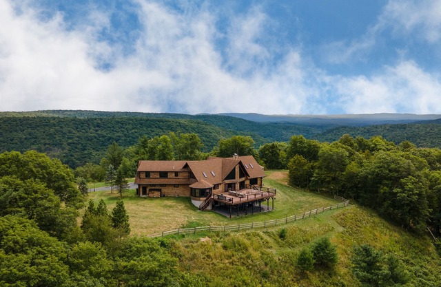 Chester by AvantStay | Amazing Views, Secluded Home, A True City Escape!