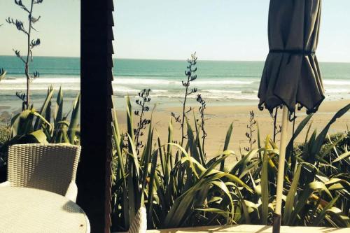 Chester Cottage Beachfront - direct ocean access