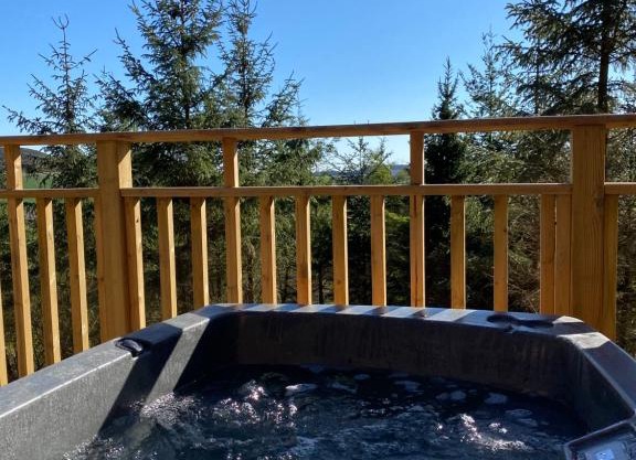 Chestnut Lodge with Hot Tub
