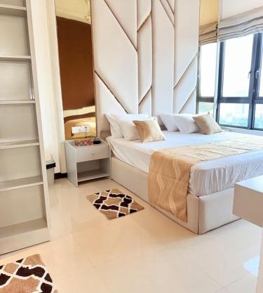 Chevalra Luxury TRI-ZEN Apartment in Central Colombo - Galle-Face & Lotus Tower View