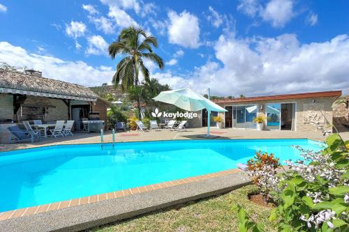 Chez Jab - villa avec piscine partagée - à 2 mins de la plage - Boucan Canot