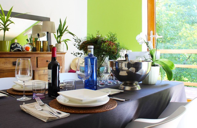 Chez Madame Irma: country house at l'Orée du bois in wooded grounds