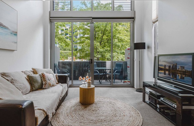 Chic 1-Bed Apartment near Parliament House