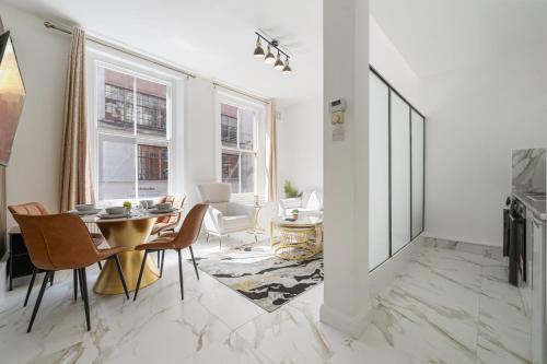 Chic 1-Bed Flat in the Heart of Soho Wardour Street! No Lift 1WD