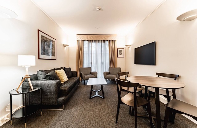 Chic 1-Bed in East Melbourne with Gym & Pool
