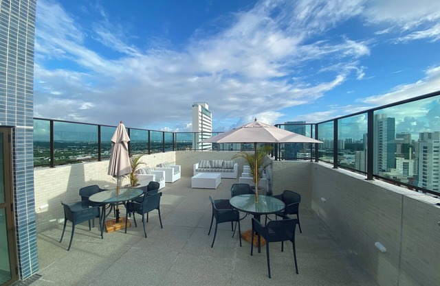 Chic 1-bedroom apartment in awesome Boa Viagem Recife with AC, WiFi and Pool