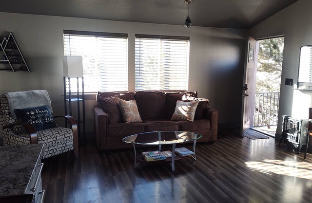 Chic 1-bedroom apartment with AC, WiFi in amazing Castle Rock.