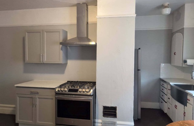 Chic 1-bedroom apartment in delightful Roseburg with WiFi