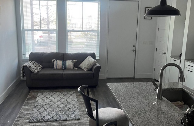 Chic 1-bedroom apartment with fitness room and AC in vibrant Atlanta