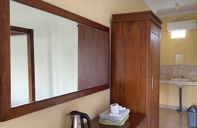 Chic 1-bedroom apartment in charming Bali with WiFi, AC. Hot and cold water