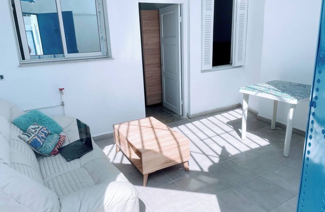 Chic 1-bedroom apartment with AC, WiFi in welcoming Kram/La Goulette