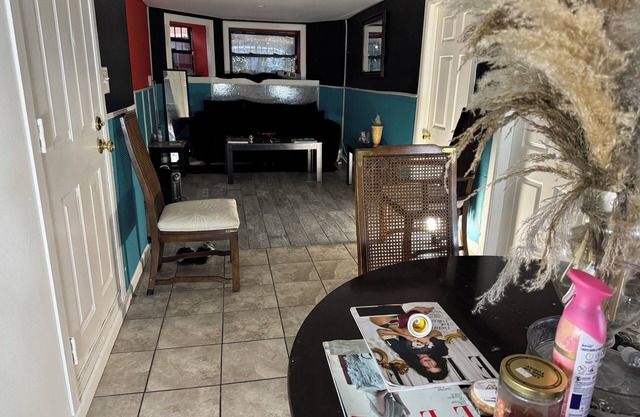 Chic 1-bedroom apt in safe and enjoyable Chicago neighborhood