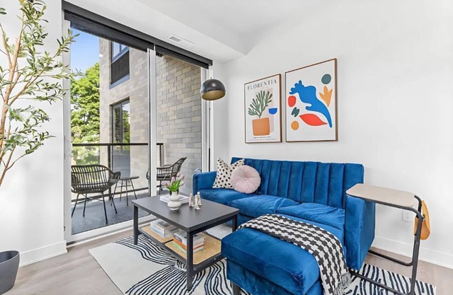Chic 1-Bedroom Urban Retreat with WiFi and Fitness Center in Vibrant Kingfield