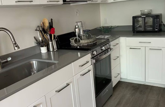 Chic 1-bedroom with WiFi, AC, fitness room in awesome New Haven