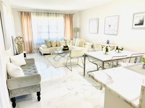 CHIC 1BR 2BA CONDO 1 Block to Aventura Mall
