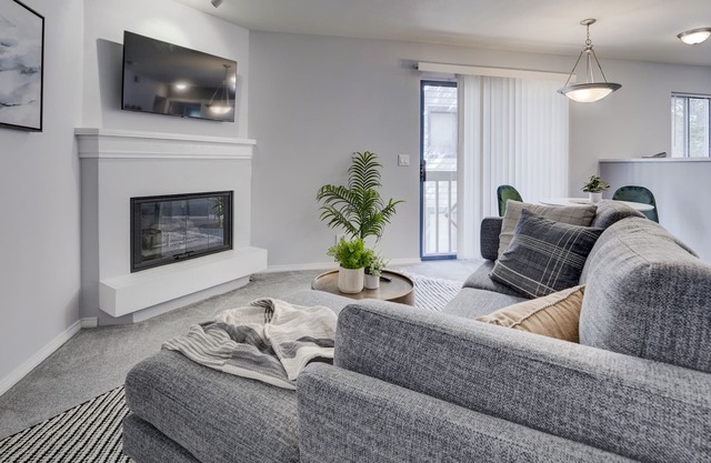 Chic 2 Bdrm Condo Combo w/ Community Pool & Gym!