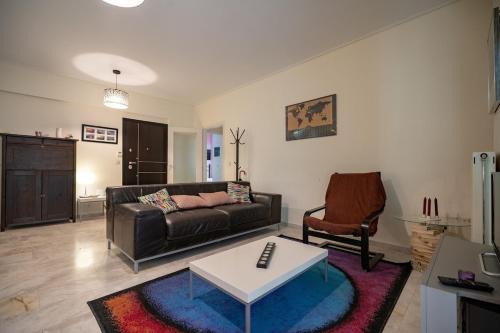 Chic 2-Bdrm Oasis in Pangrati by ΜΡS