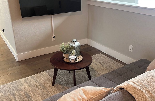 Chic 2-bedroom, 1-bath, private-entrance loft in charming Boise