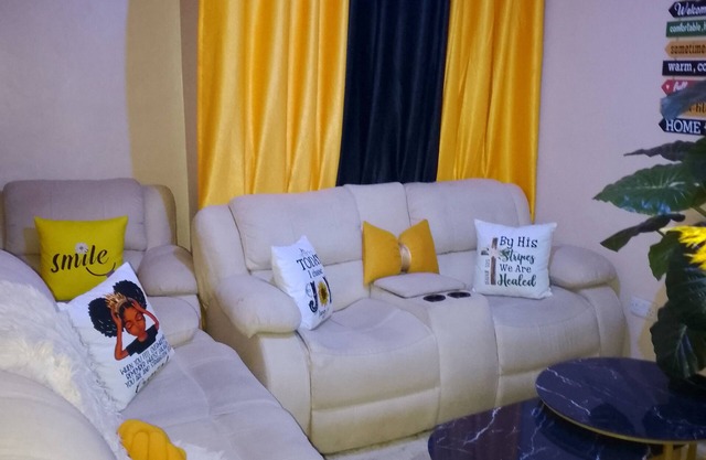 Chic 2-bedroom apartment with WiFi, AC in awesome Kalimoni