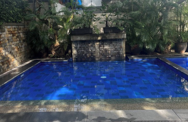 Chic 2-bedroom condo with WiFi, fitness room and Pool in vibrant Quezon City