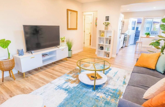 Chic 2-bedroom condo in sunny San Diego