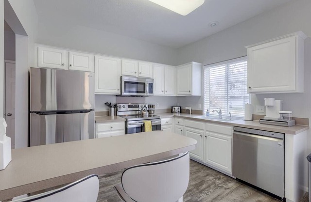 Chic 2-Bedroom Townhome on Browne