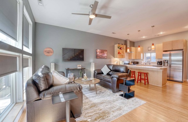 Chic 2BR Condo Near U of A & Dickson Street | Fayetteville
