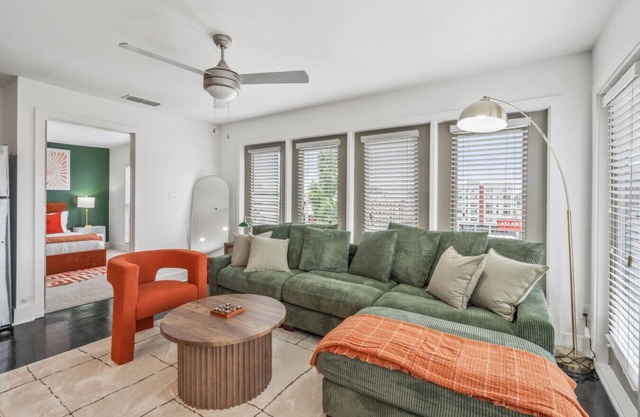 Chic 2BR King Bed + Parking